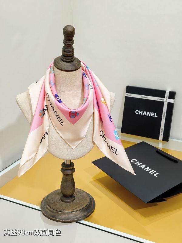 Chanel silk scarf hm43